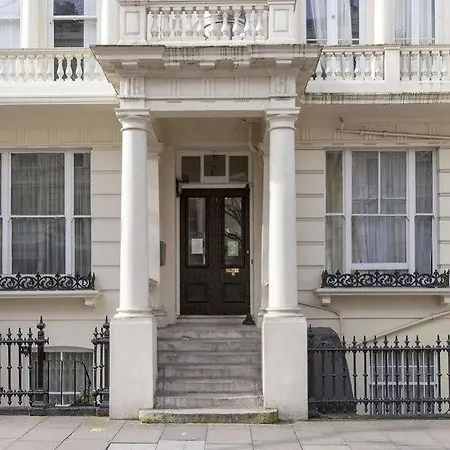 Notting Hill Gate 3*
