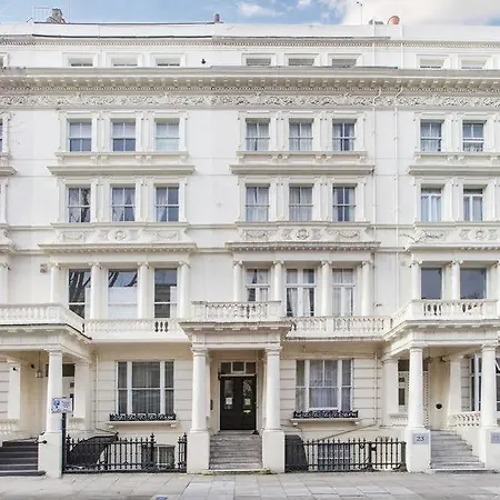 Notting Hill Gate 3*