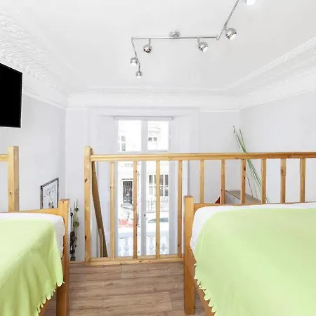 Notting Hill Gate 3* London
