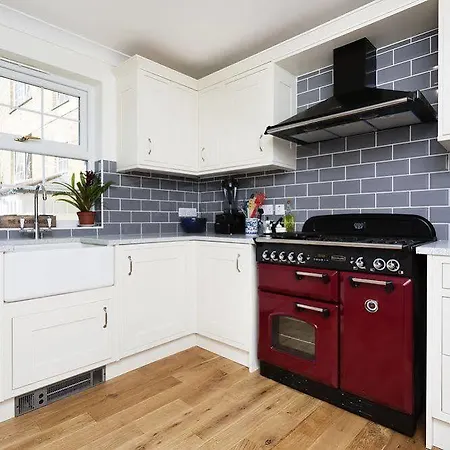 Veeve 3 Bed Flat With Parking Walford Road Stoke Newington 4*