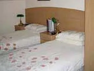 מלון Crescent 3*