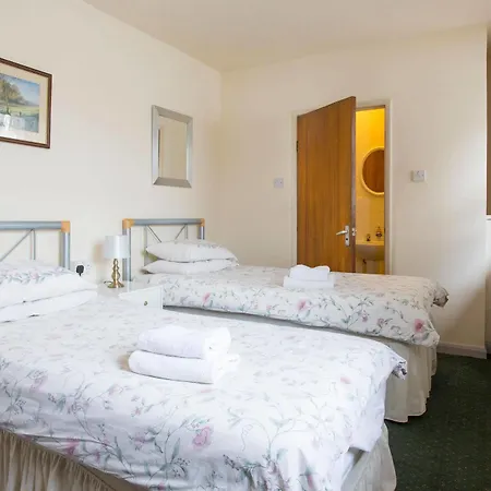 Bed & Breakfast Oakwood Heathrow 2*