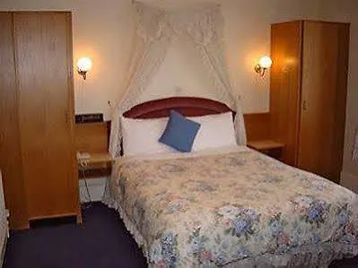 Hotel Cranbrook 2*