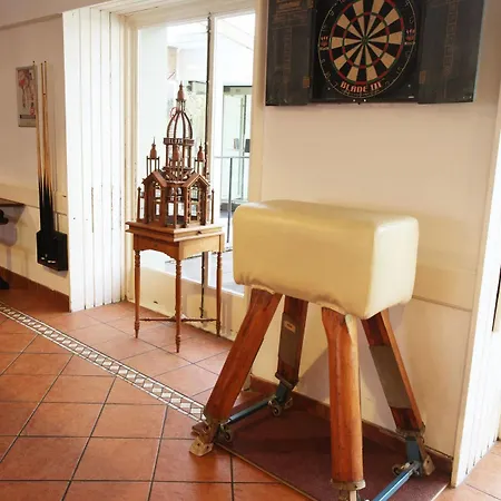 Palmers Hillspring At Willesden Hostal