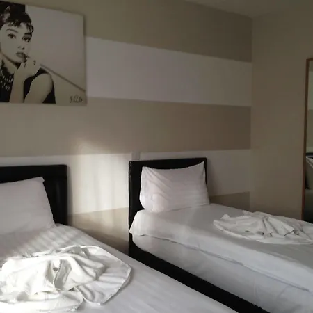 Hotel Nox Olympia 4*