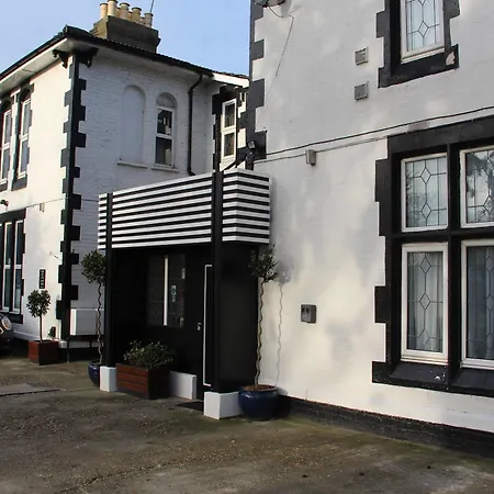 Penzion Oyo Firs London Heathrow 2*