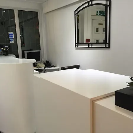 Gasthof Oyo Firs London Heathrow 2*