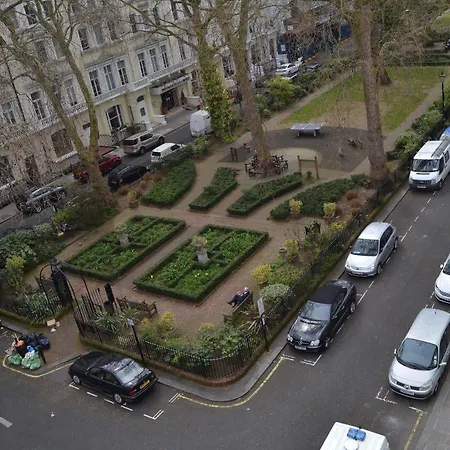 Hyde Park Court Hotel 2*