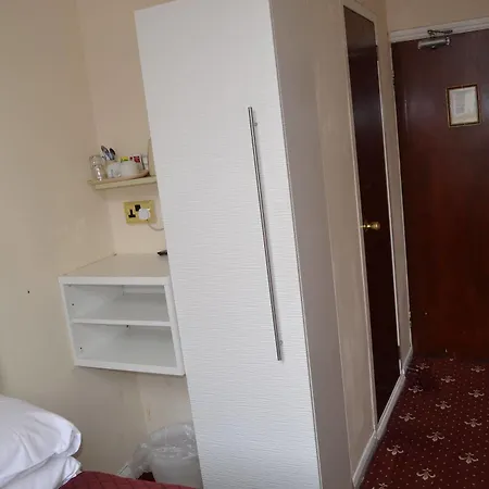 Hyde Park Court 2*
