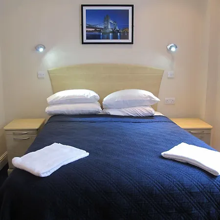 Alhambra Hotel 2*