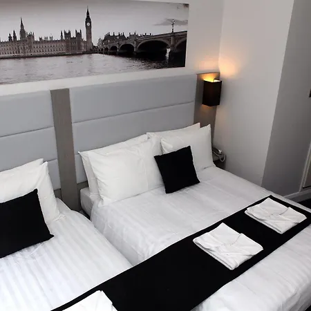 Hotel The Omega