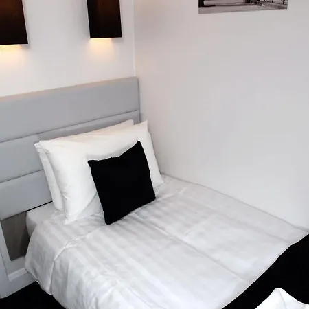 Hotel The Omega London