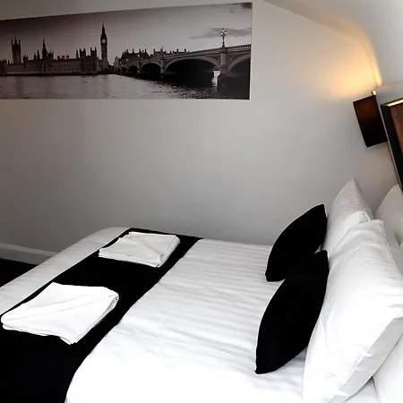 Hotel The Omega London