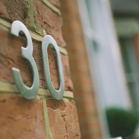 Henley House 4*