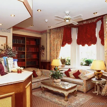 Henley House 4*