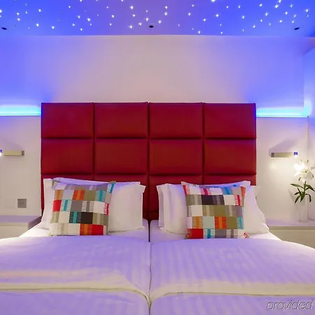 Henley House 4*