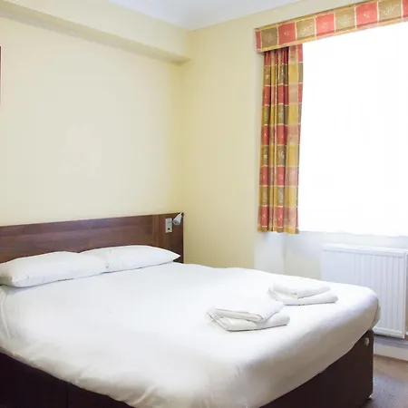 Victoria Hotel 3*