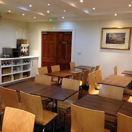 Victoria Hotel 3*