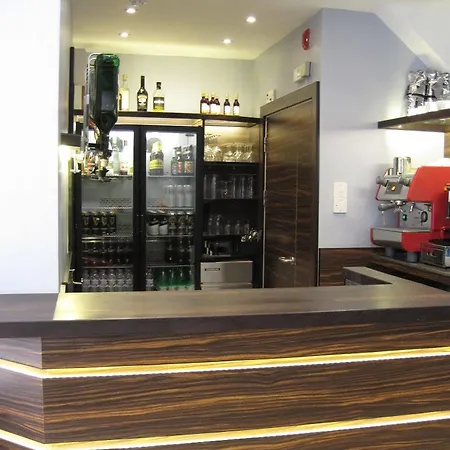 Hotel Crestfield 2*