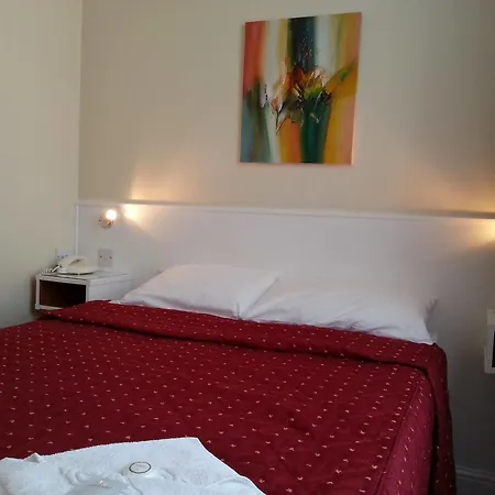 Melbourne House Hotel