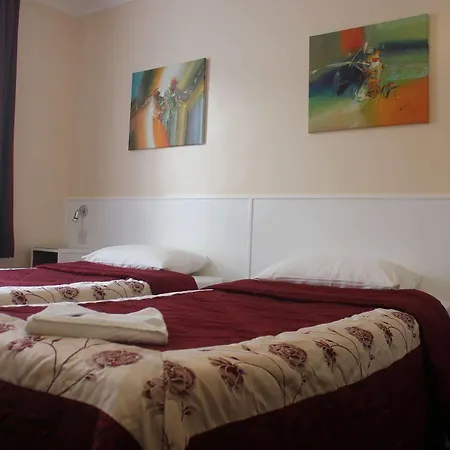 Melbourne House Hotel 3*