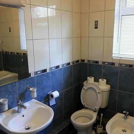 Melbourne House Hotel 3*