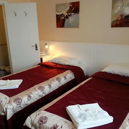 Melbourne House Hotel 3*