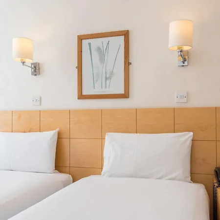 Oliver Plaza Hotel 4*