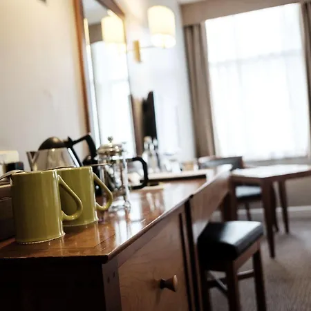 The Mad Hatter Hotel 3*