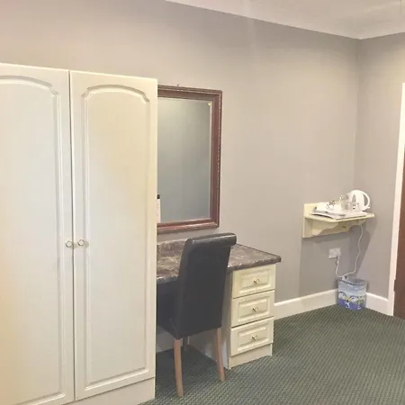 Oyo Bostons Manor Hotel, Hanwell London Hotel