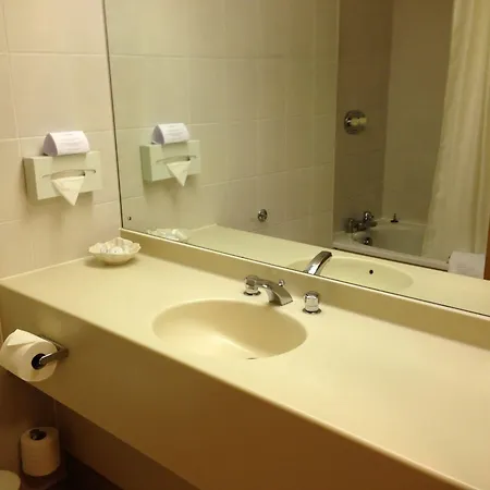 בית כפרי Coulsdon Manor And Golf Club קרוידון