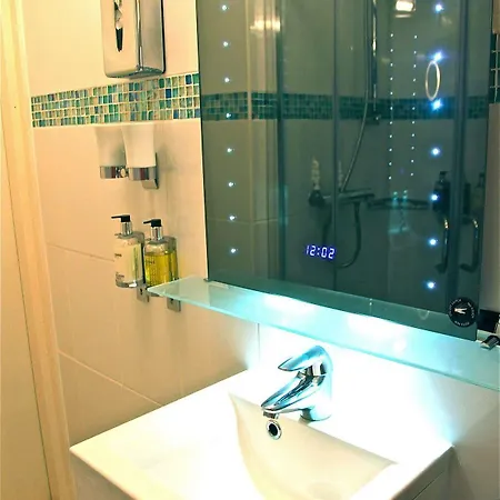 Crompton 4* Hounslow