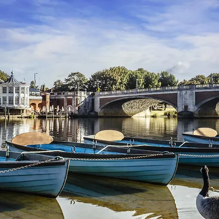 The Mitre, Hampton Court 5*