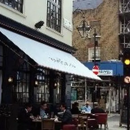 Boston Court Hotel