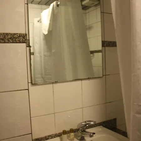 Szálloda Howard Winchester 2*