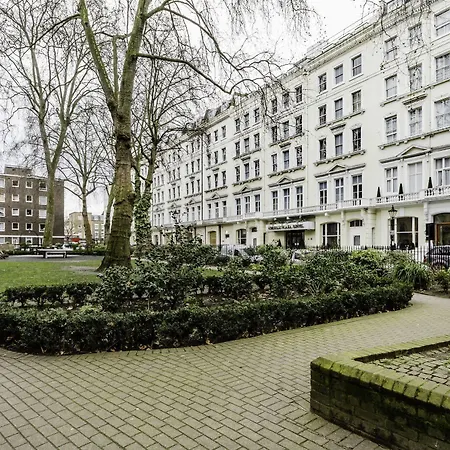 Tudor Court Hotel 3*