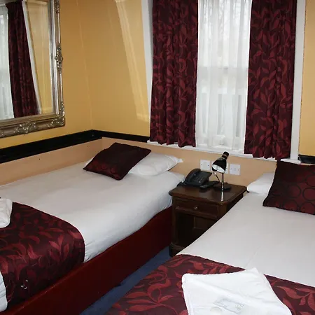 Hotel Tudor Court 3*