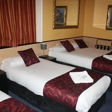 Tudor Court Hotel 3*