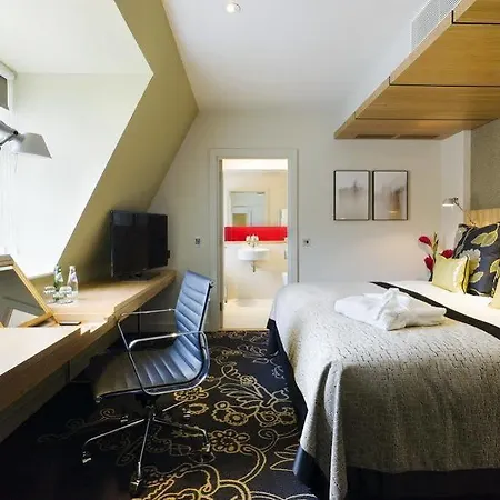 Apex Temple Court Hotel 4*