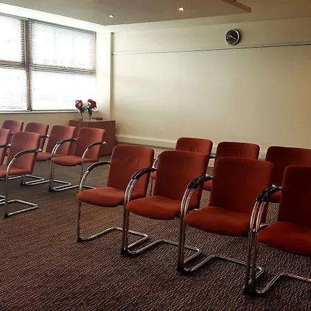 St Giles Heathrow - A St Giles 3* Feltham