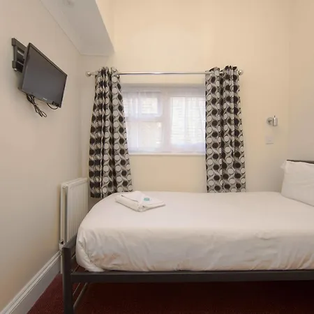 Oyo Lifestyle Golden Guest house 3*