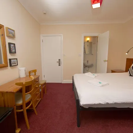 Oyo Lifestyle Golden Guest house 3*