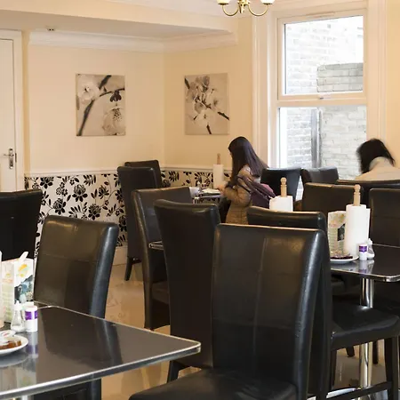 Oyo Lifestyle Golden London
