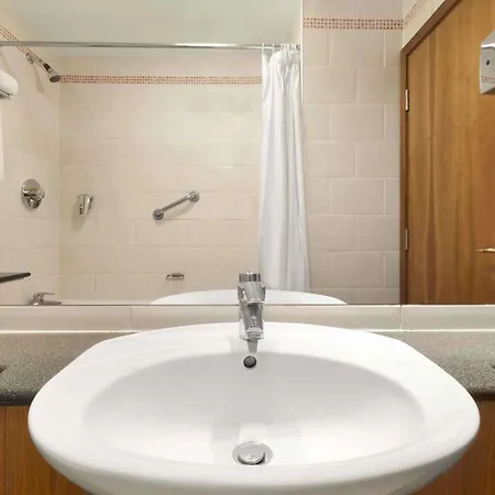 Hotel Savera South