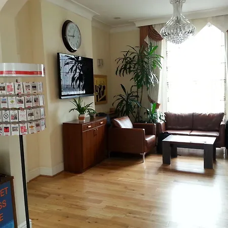 Otel Corner House 3*