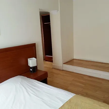 Corner House Otel