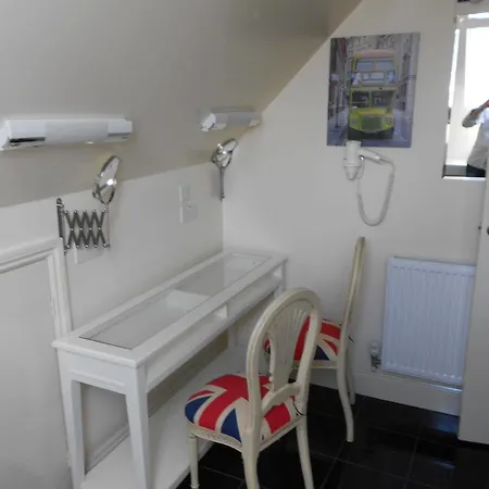 Mapesbury Hostel London