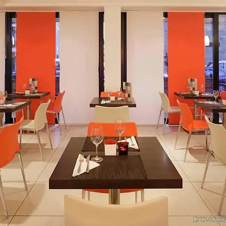 Ibis Docklands Canary Wharf Hotel 3*