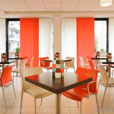 Ibis Docklands Canary Wharf 3*