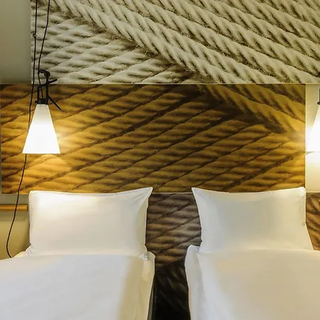 Hotel Ibis Docklands Canary Wharf 3*